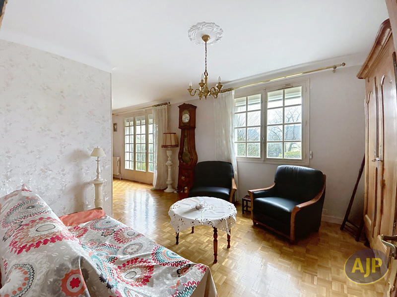 Maison - 155 m² - 9 pièces