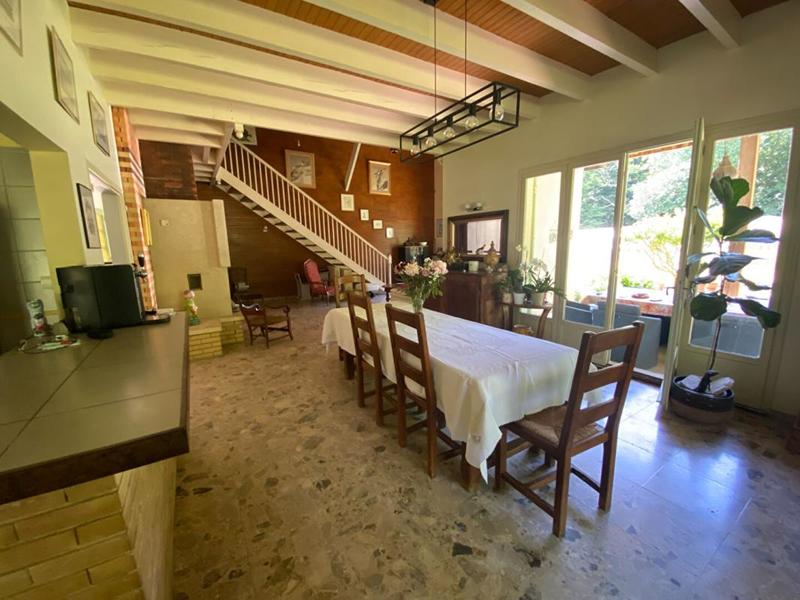 Maison - 330 m² - 9 pièces