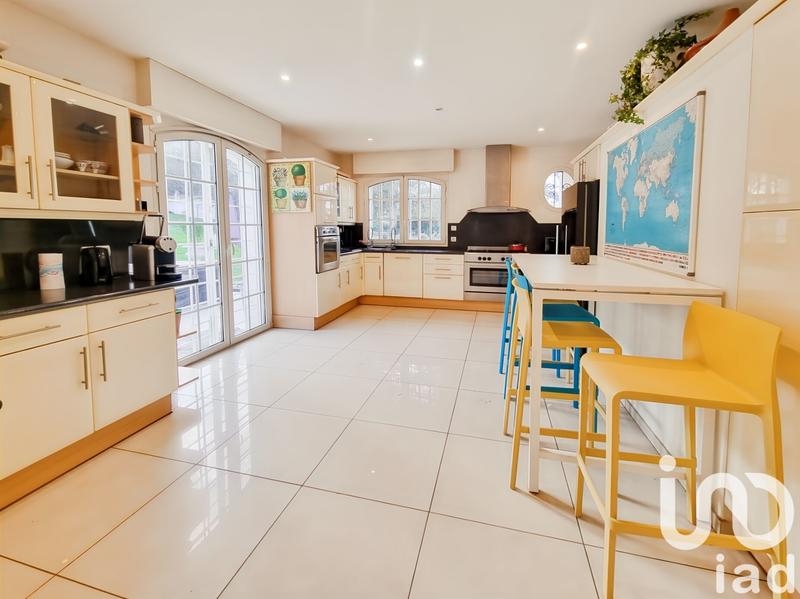 Maison - 230 m² - 9 pièces