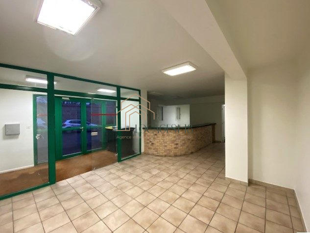 Local commercial - 106 m² - 4 pièces