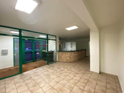 Local commercial - 106 m² - 4 pièces