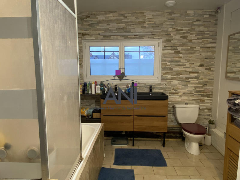 Maison - 242 m² - 11 pièces