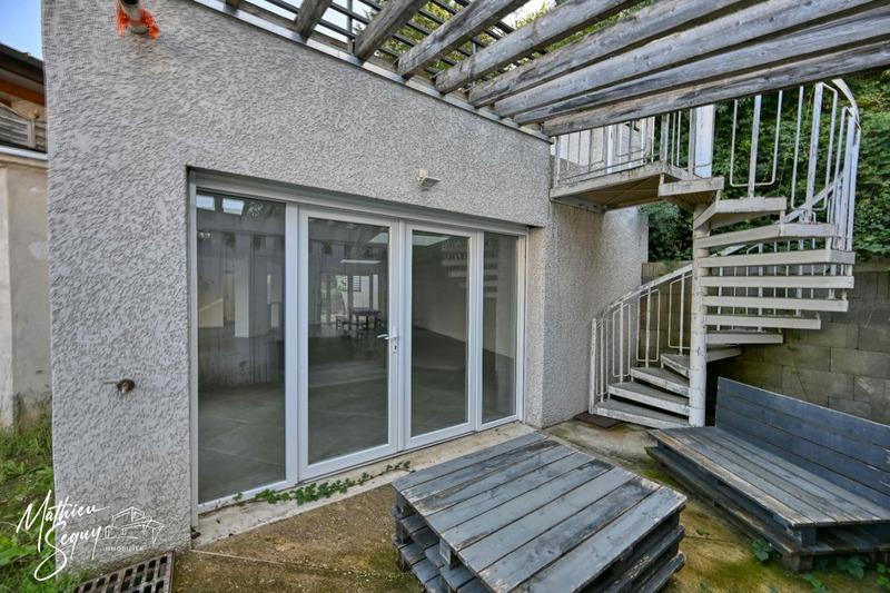 Maison - 274 m² - 9 pièces