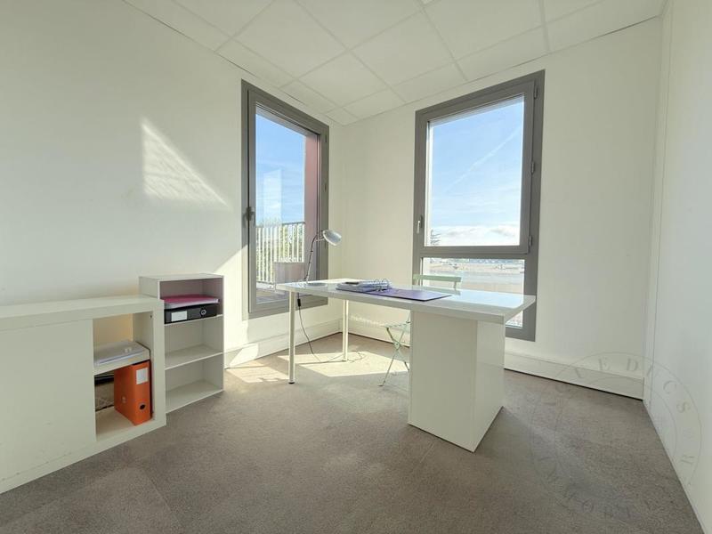 Bureau - 68 m² - 7 pièces