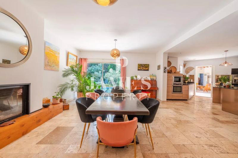 Maison - 198 m² - 5 pièces