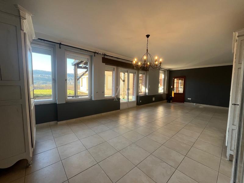 Maison - 250 m² - 8 pièces