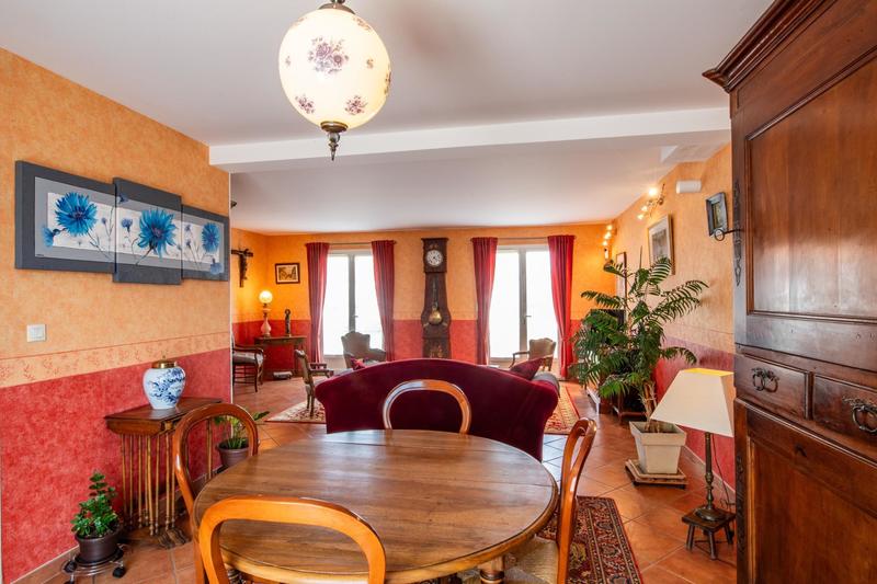 Maison - 183 m² - 8 pièces