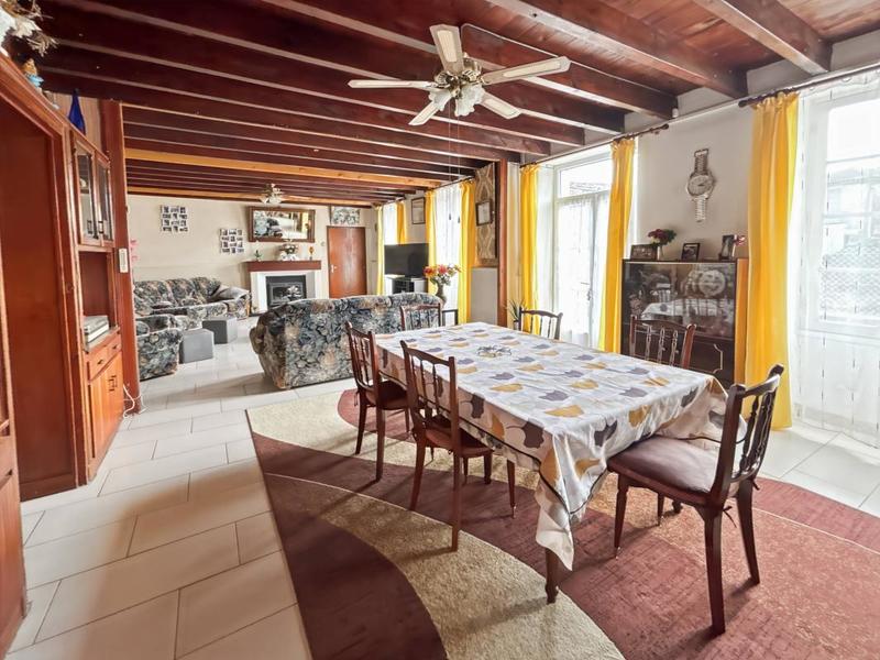 Maison - 200 m² - 7 pièces