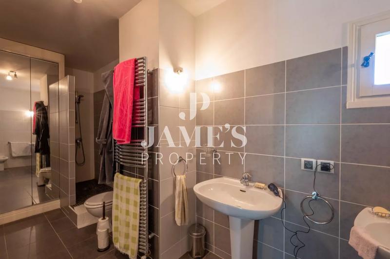 Maison - 350 m² - 8 pièces