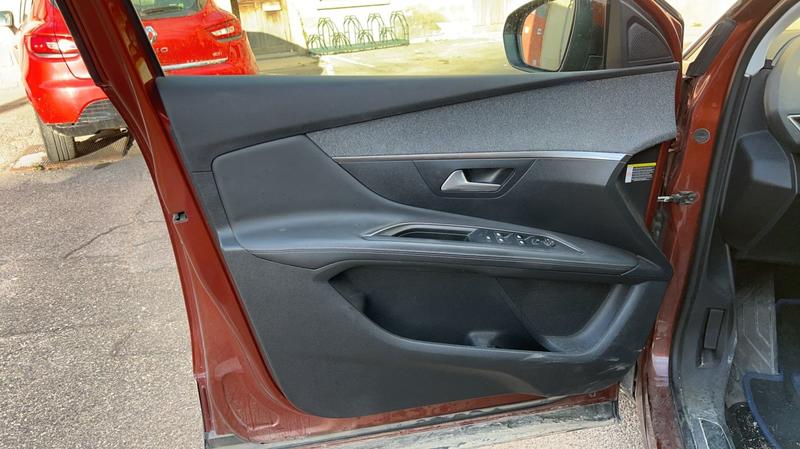 Peugeot 3008 1.2 PureTech 130 Eat6 Allure - Entretien constructeur Toit ouvrant