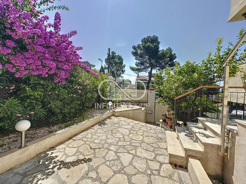 Villa - 275 m² - 9 pièces