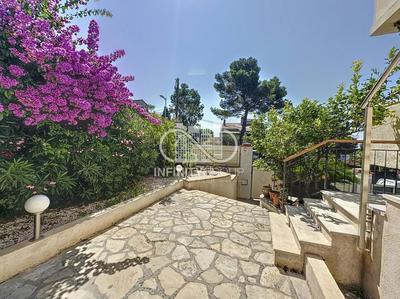 Villa - 275 m² - 9 pièces