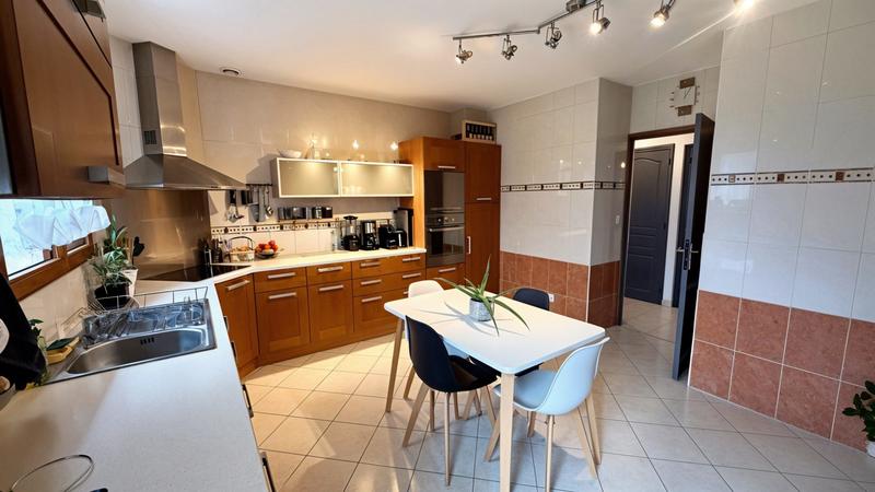 Maison - 137 m² - 7 pièces