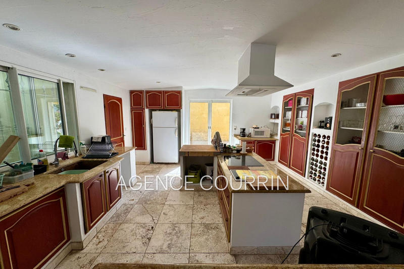 Maison - 205 m² - 5 pièces