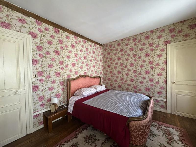 Maison - 280 m² - 10 pièces