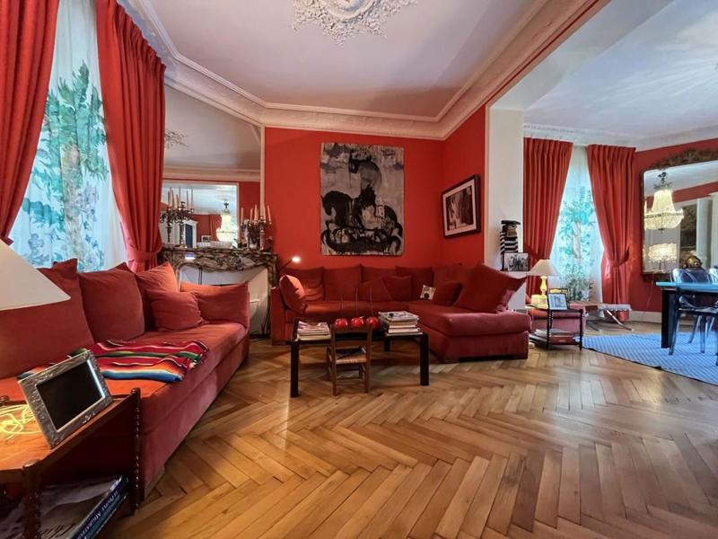 Maison - 210 m² - 6 pièces