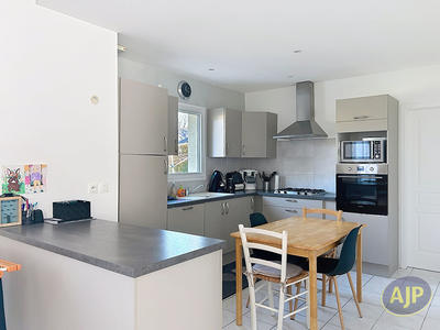 Maison - 87 m² - 5 pièces