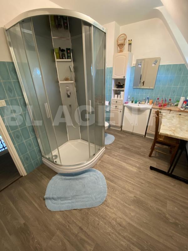 Propriété - 203 m² - 7 pièces