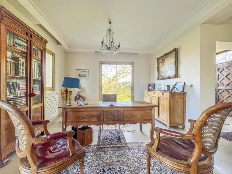 Demeure - 254 m² - 10 pièces