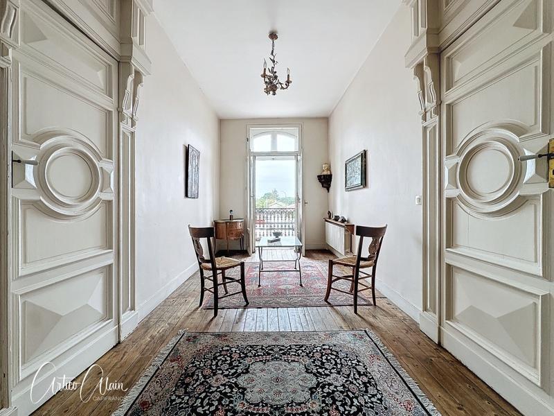Maison bourgeoise - 213 m² - 8 pièces