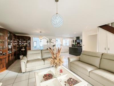 Maison - 200 m² - 10 pièces