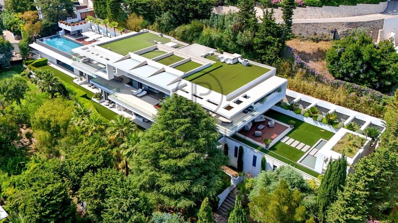 Villa - 1 400 m² - 15 pièces