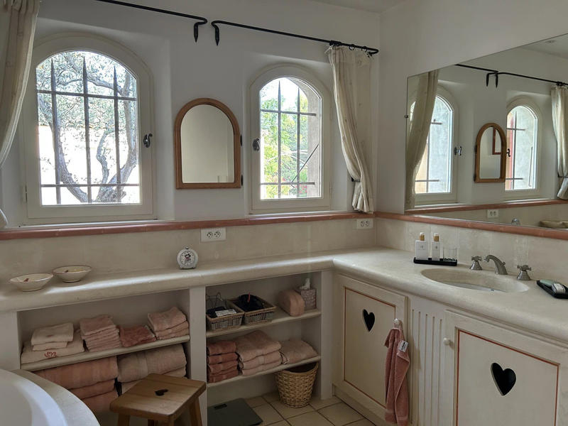 Maison - 250 m² - 6 pièces