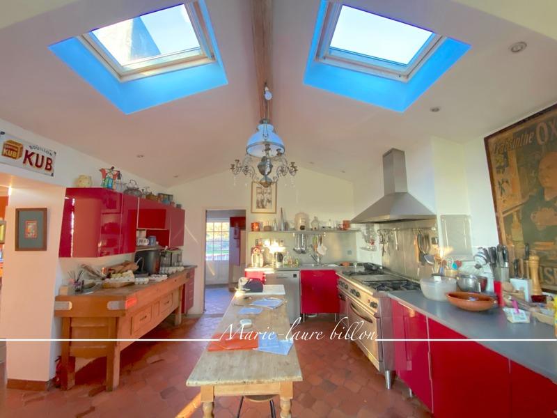 Maison - 440 m² - 8 pièces