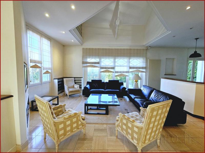 Maison - 200 m² - 8 pièces