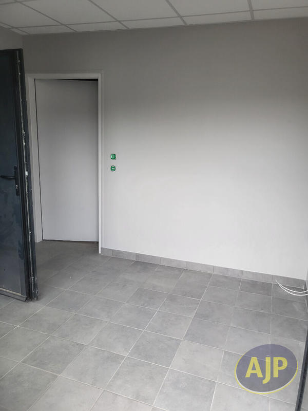 Local d'activité / Entrepôt - 200 m²