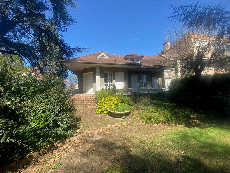 Maison - 285 m² - 10 pièces