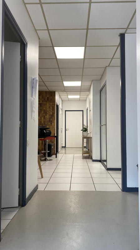 Local commercial - 147 m² - 6 pièces