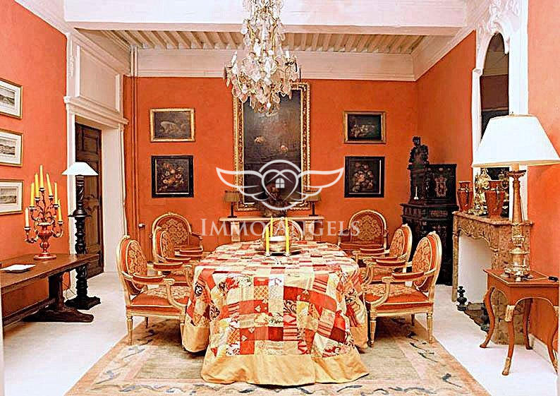 Maison - 976 m² - 24 pièces