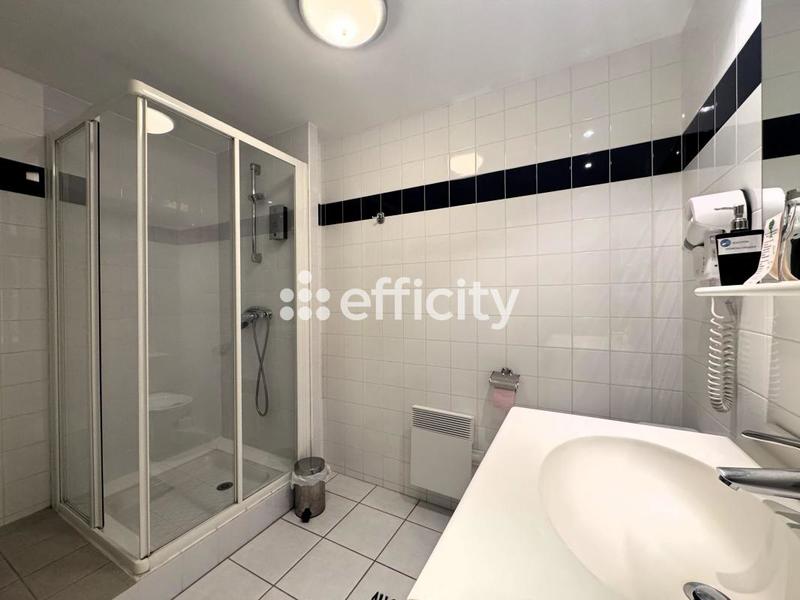 Maison - 355 m² - 13 pièces