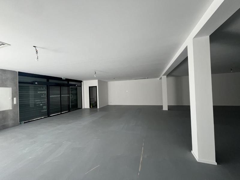 Local commercial - 517 m² - 2 pièces