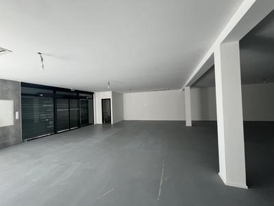 Local commercial - 517 m² - 2 pièces