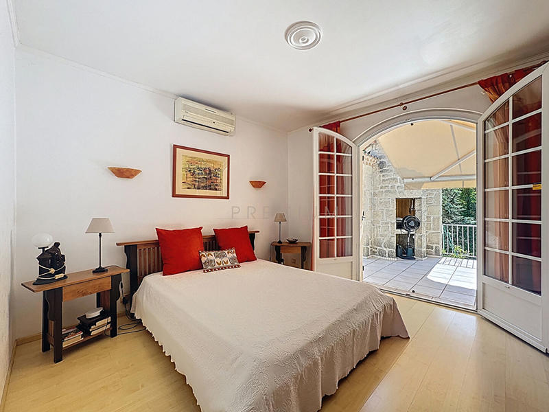 Villa - 215 m² - 7 pièces