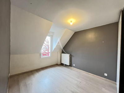 Maison - 104 m² - 4 pièces