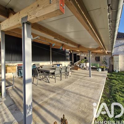 Maison - 234 m² - 8 pièces