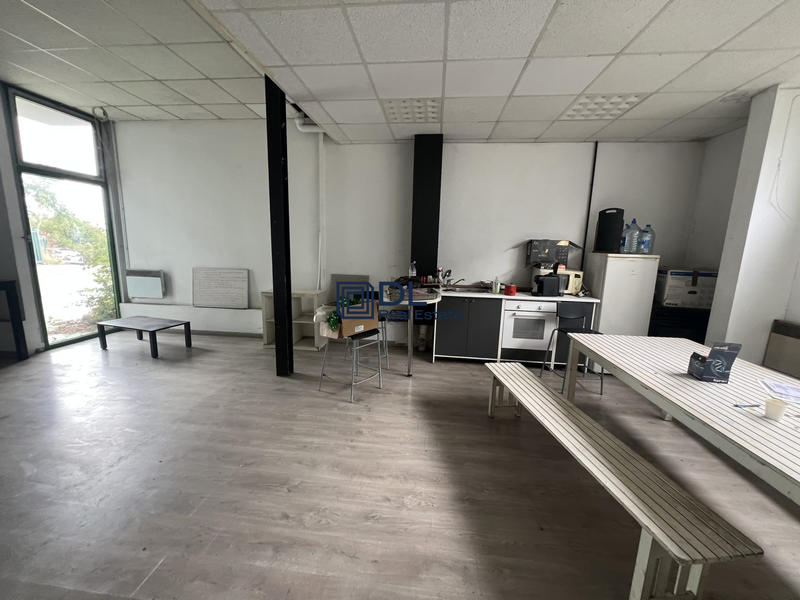 Entrepôt - 1 668 m²