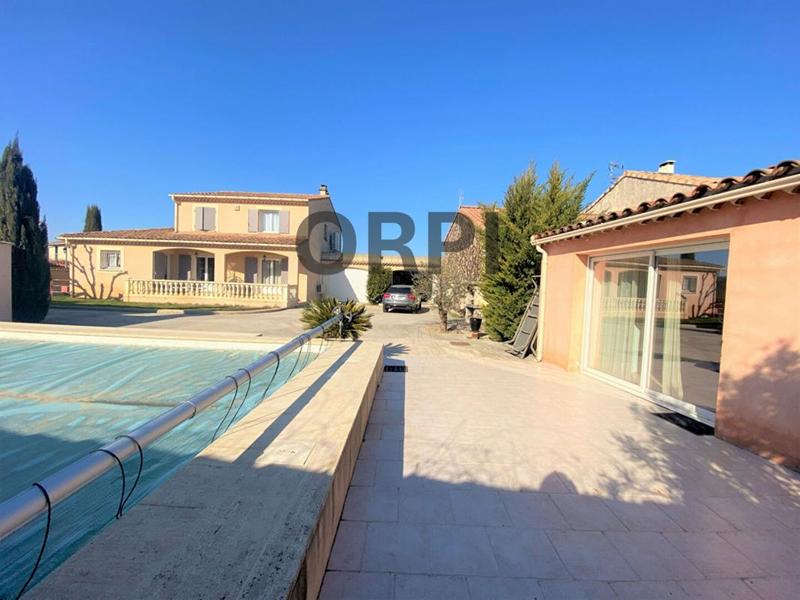 Villa - 212 m² - 8 pièces