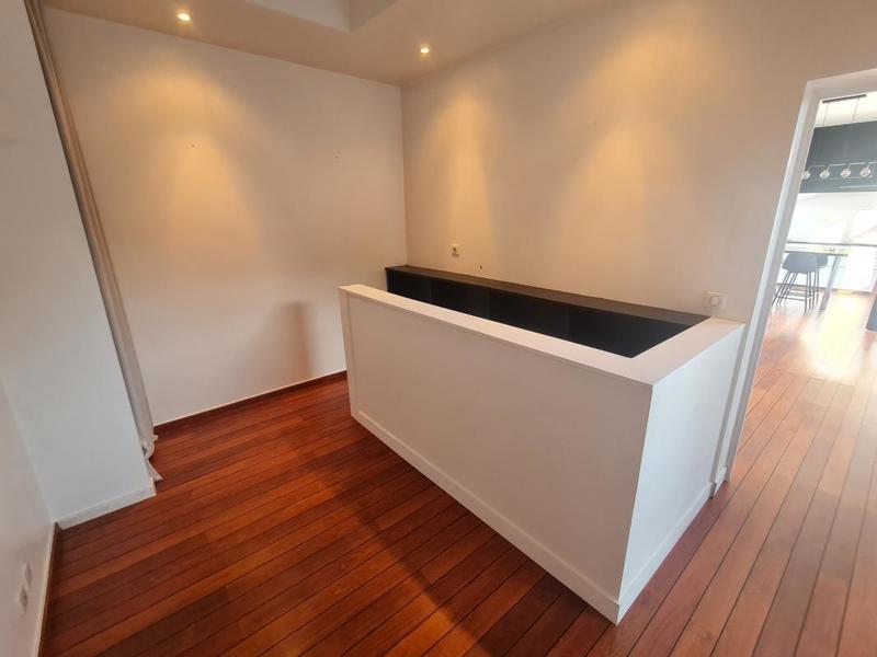 Loft - 76 m² - 2 pièces