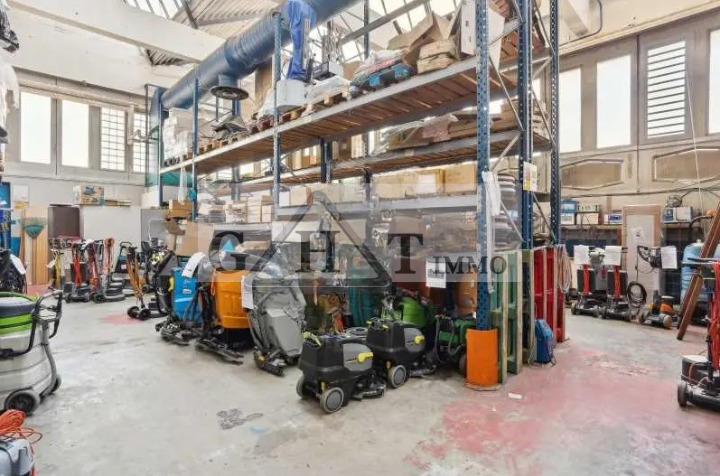 Entrepôt - 2 858 m²
