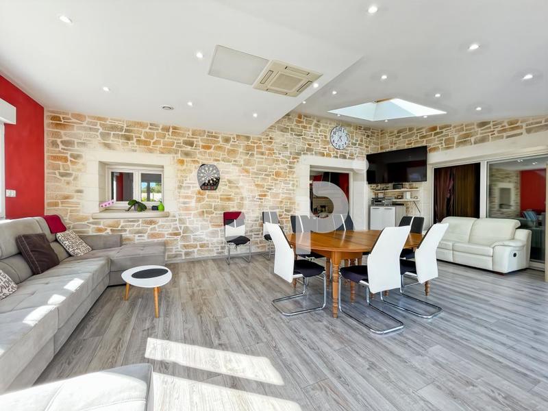 Maison - 275 m² - 4 pièces