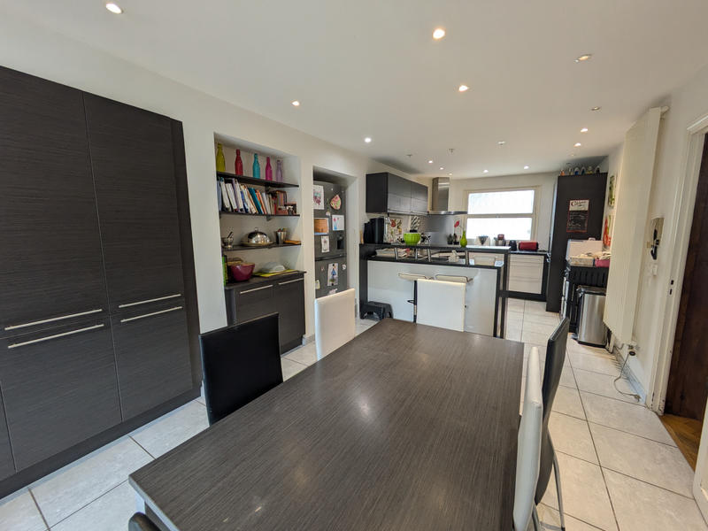 Maison - 307 m² - 16 pièces