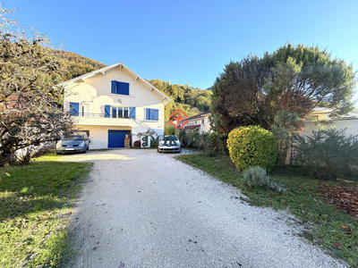 Maison - 171 m² - 7 pièces