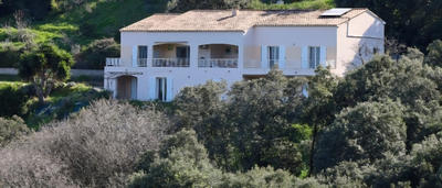 Villa - 270 m² - 10 pièces