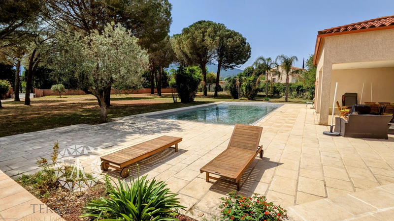 Villa - 254 m² - 8 pièces