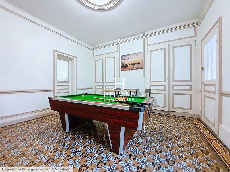 Maison - 325 m² - 11 pièces