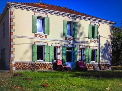 Maison - 275 m² - 10 pièces